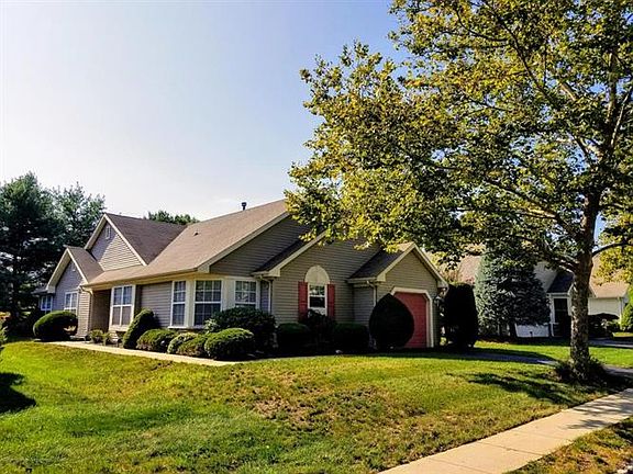 2nd image of 2928 Crestview Ln