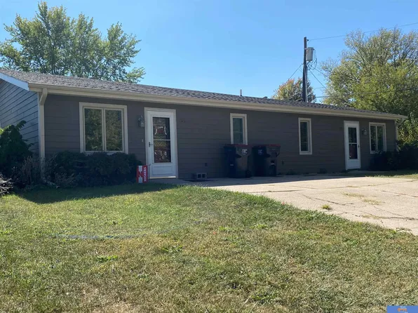 1617-1619 Jackson St, Beatrice, NE 68310