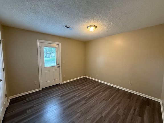 4th image of 410 W Allen St