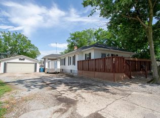 116 6th St, Carmi, IL 62821