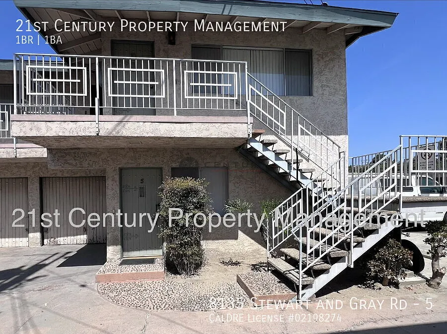 Spacious 1 Bedroom Ground Level Apartment - Downey — Photo 2
