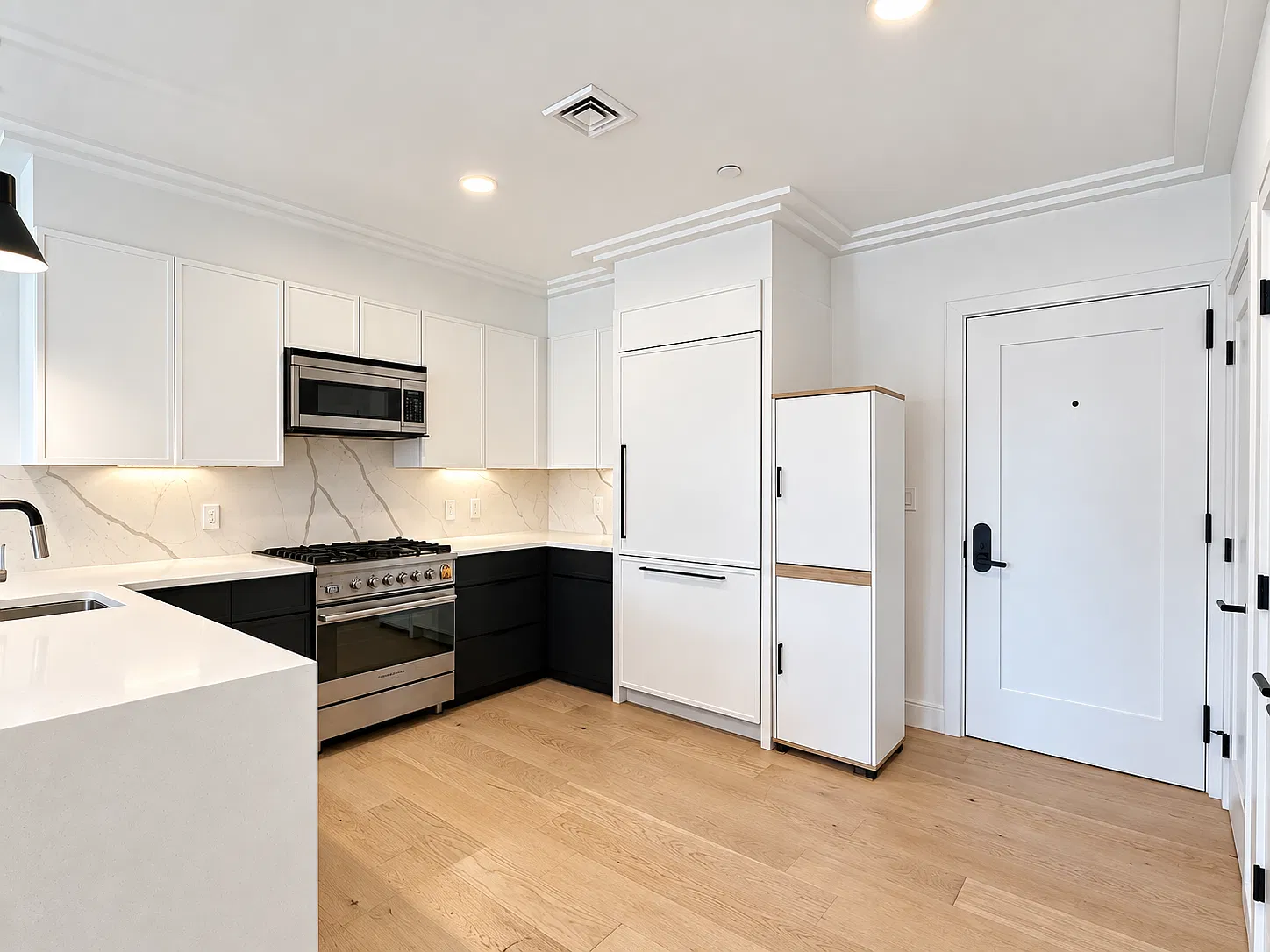 2 bed, 910 sqft, $4,000 — Photo 4