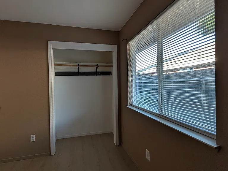 705 Marin Ave — Photo 11