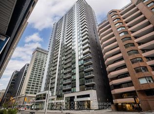340 Queen St #308, Ottawa, ON K1R0G1