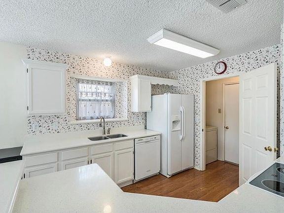 5th image of 4806 Shadyway Dr