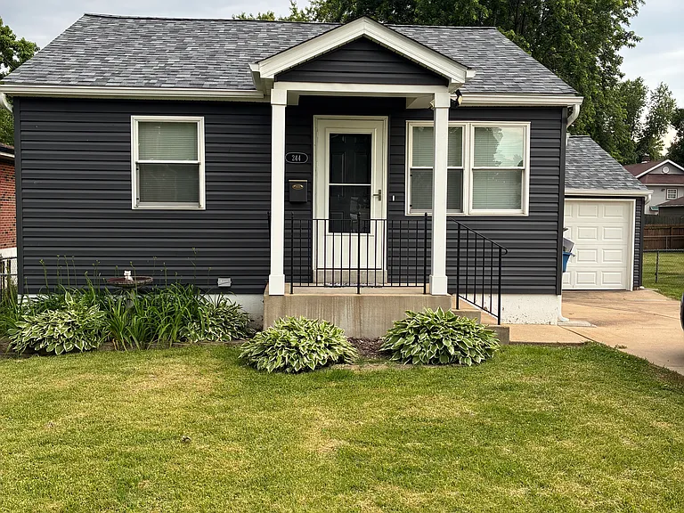 244 W Loretta Ave — Photo 1