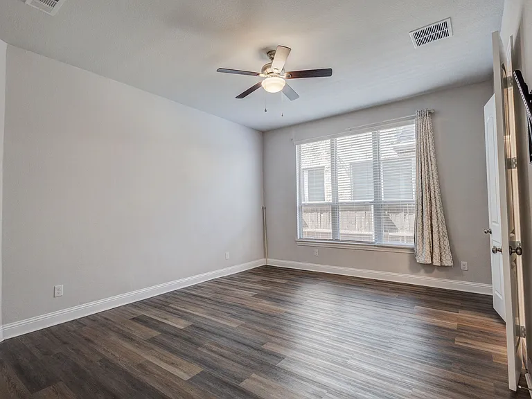 4248 Del Rey Ave — Photo 20