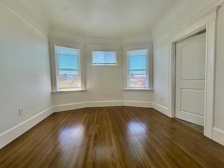 3115 Martin Luther King Jr Way — Photo 3