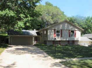 224 Chatham Rd NE, Cedar Rapids, IA 52402