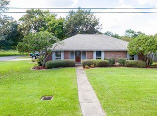 2403 Riverside Dr, Port Allen, LA 70767