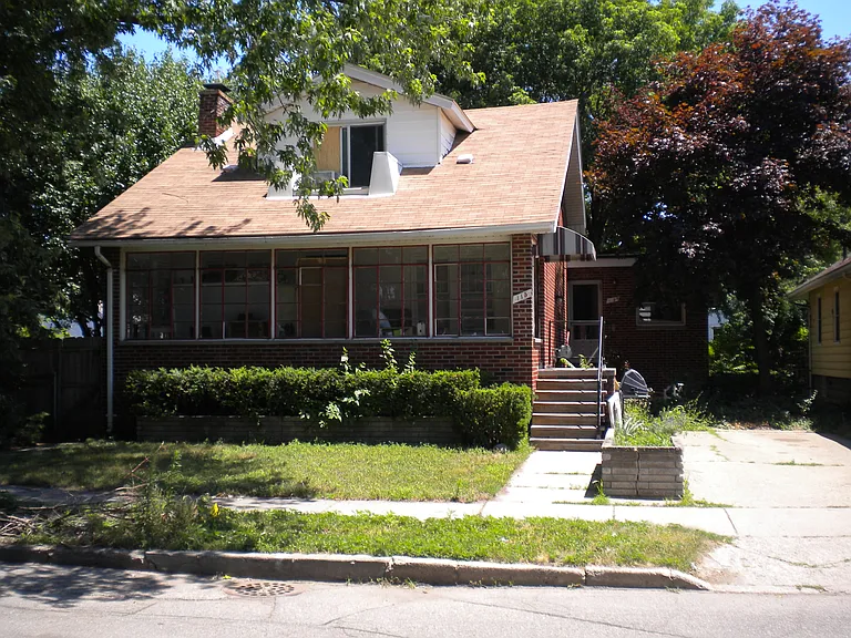 115 S Pleasant St #B — Photo 2