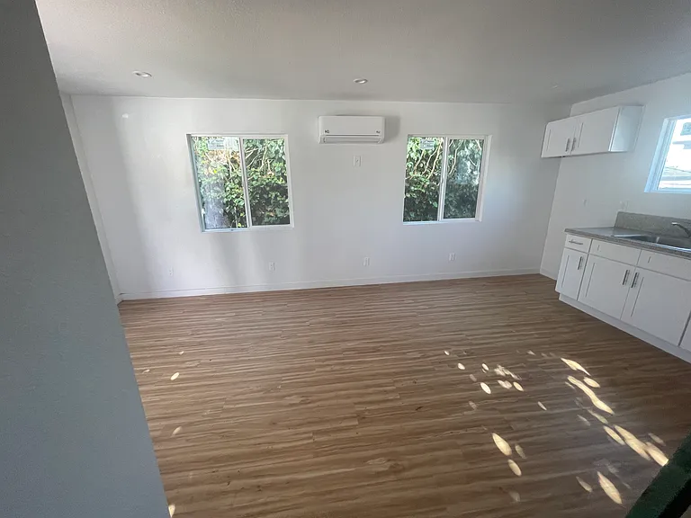 523 S Caswell Ave — Photo 5