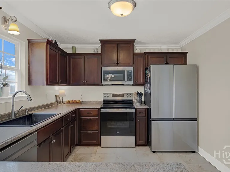 384 Manchester Ct — Photo 18
