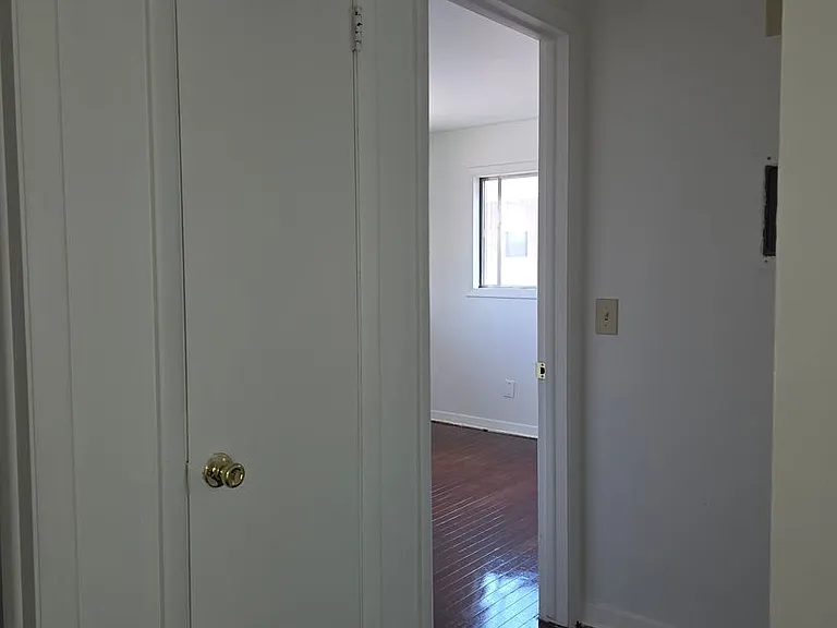 519 W Water St #F — Photo 9