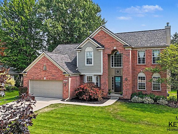 2nd image of 3870 Windwood Dr NE