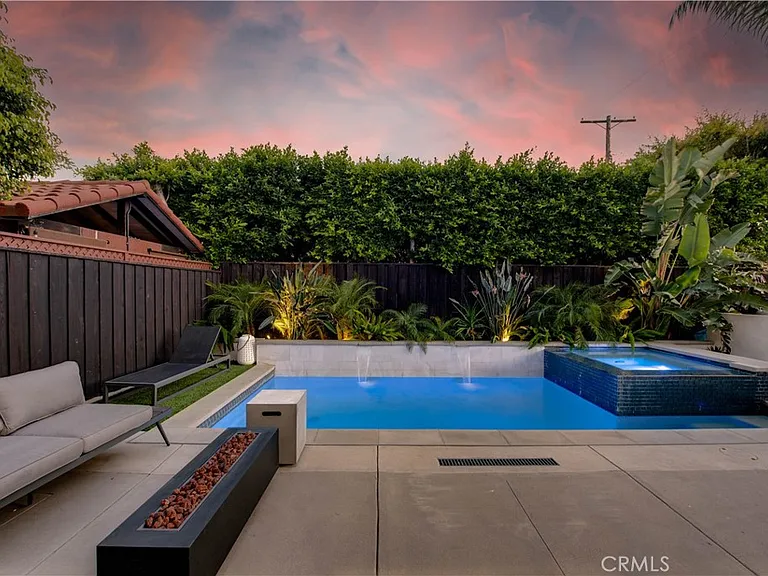7330 De Soto Ave — Photo 27