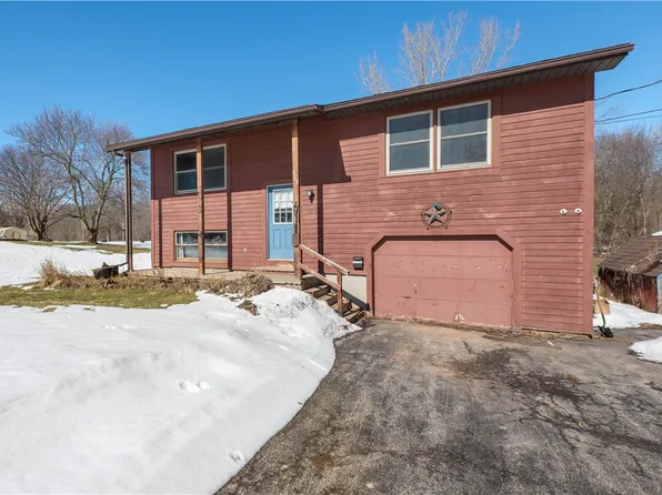575 Moore St, Albion, NY 14411