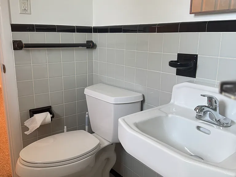 985 Northwood St #7 — Photo 4