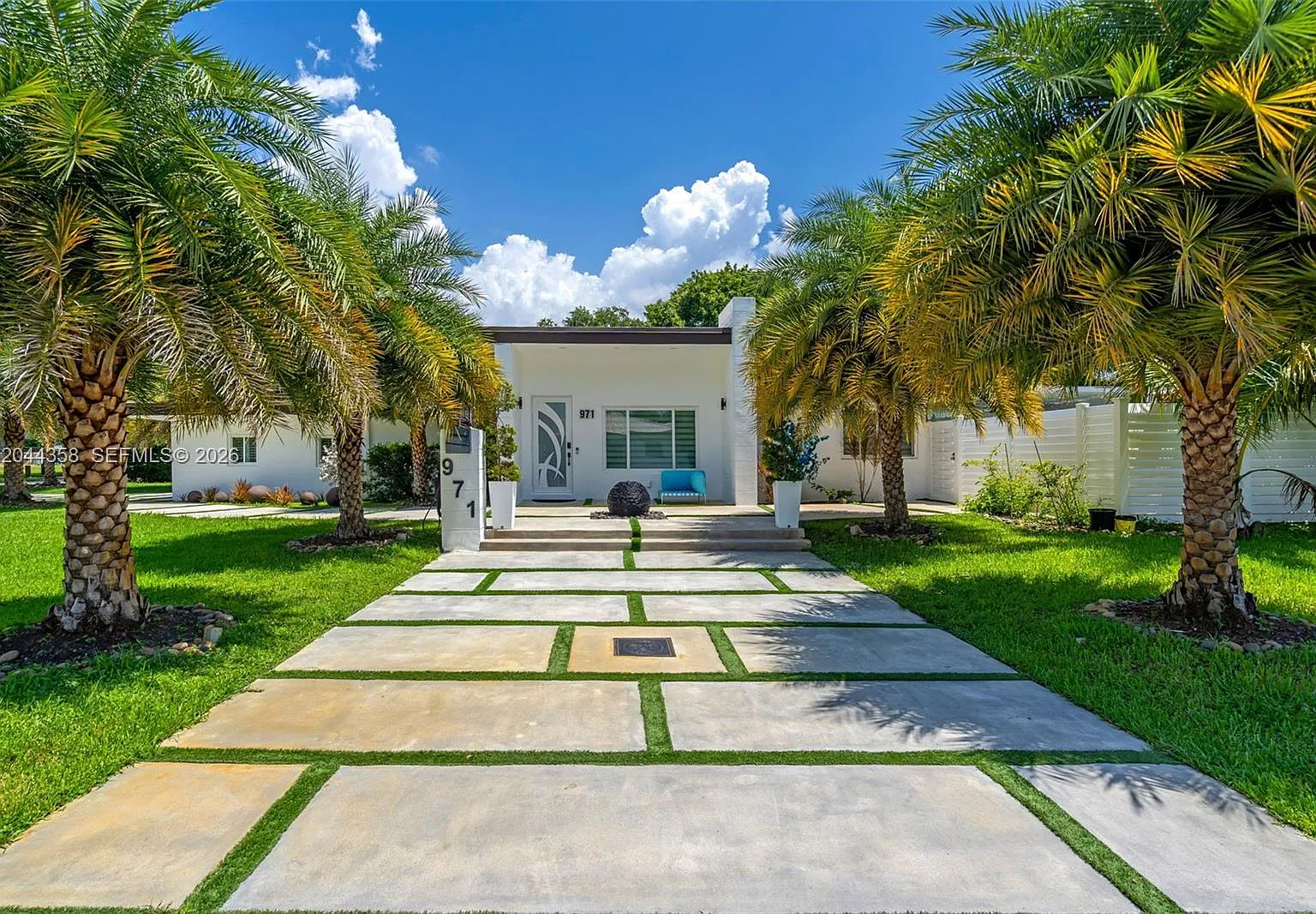 5 bed, 2572 sqft, $17,000 — Photo 1