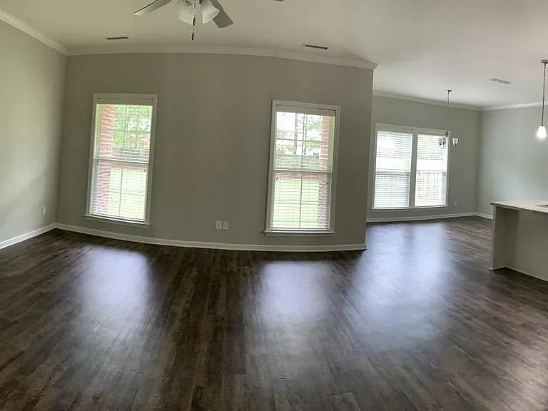 304 Huron Dr — Photo 7