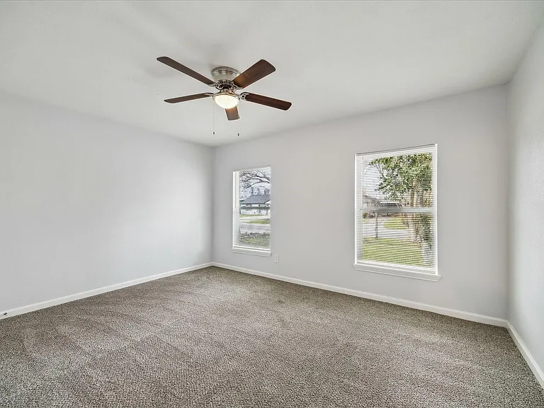 705 Westshire Dr — Photo 7