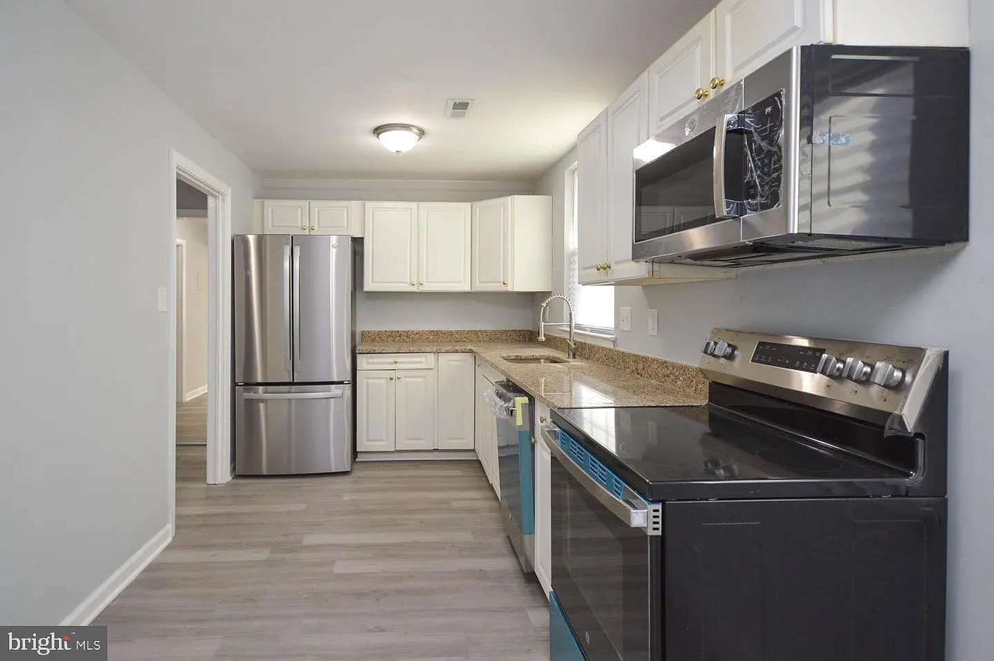 3 bed, 1.0 bath, 1475 sqft, $1,700 — Photo 3