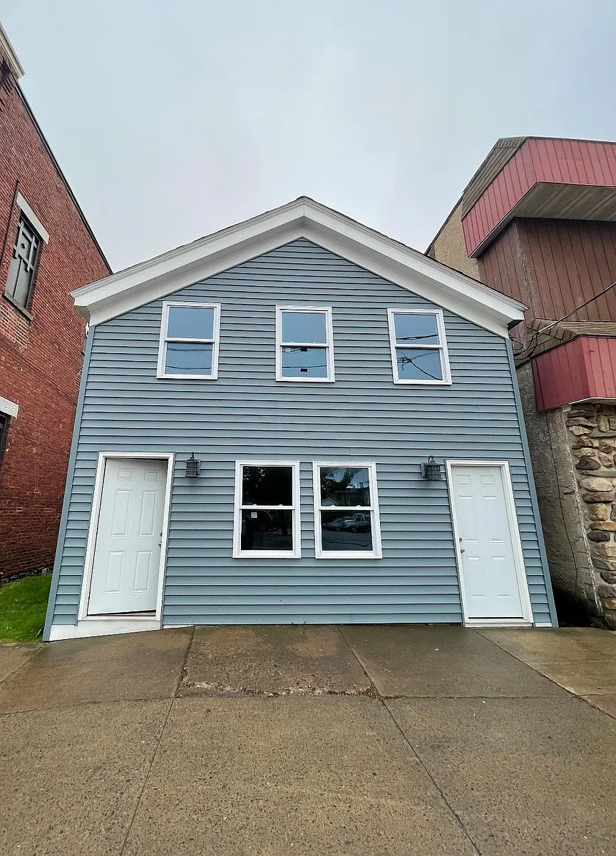 Building Photo - 108 E Bridge St #2