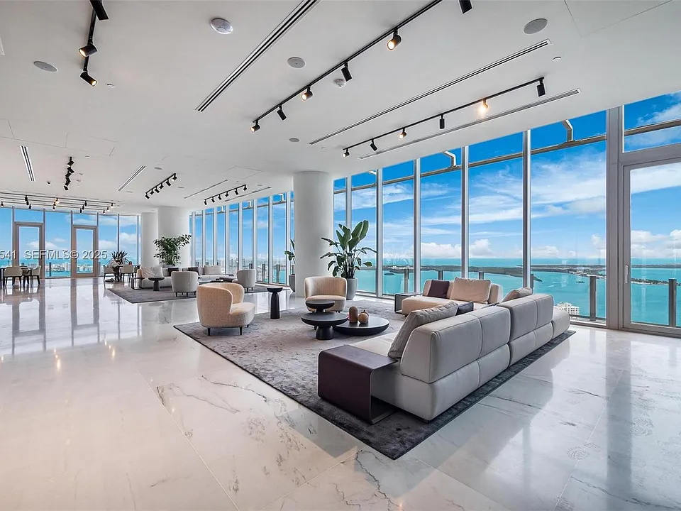 300 S Biscayne Blvd #1404W