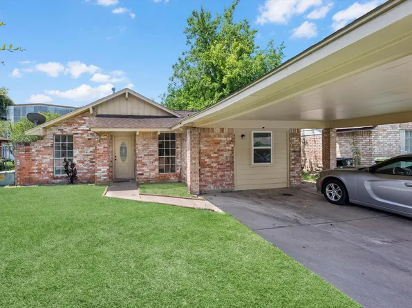 4431 Oak Shadows Dr, Houston, TX 77091