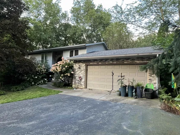 15 S Heather Ct, Caledonia, IL 61011