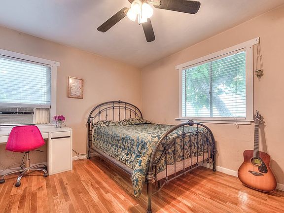 3rd image of 1724 Mayflower Ave