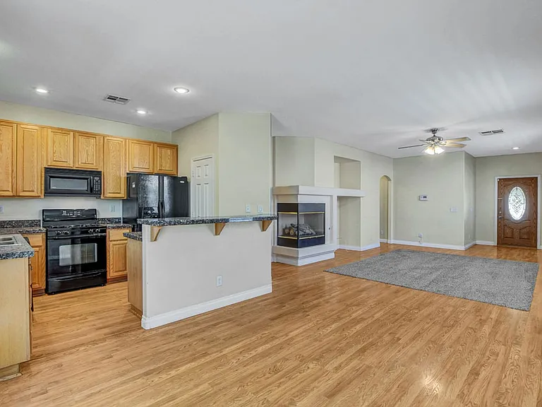 8737 Radiant Ruby Ave — Photo 10