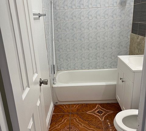 4th image of 610 N 11th St APT 3