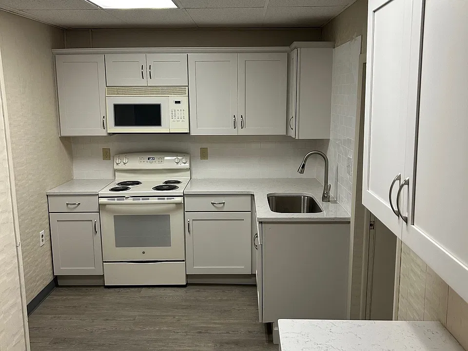 592 Main St #3