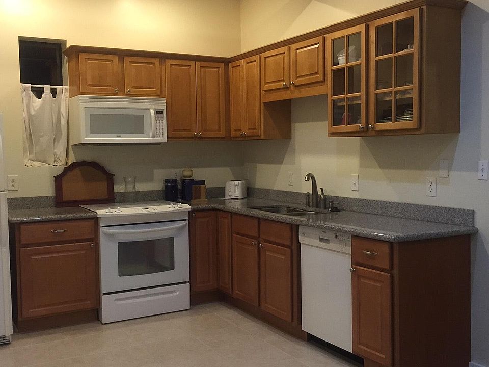 Full size kitchen