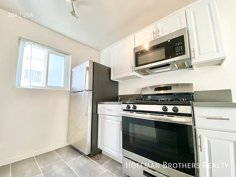 1808 N Harvard Blvd #10 — Photo 4