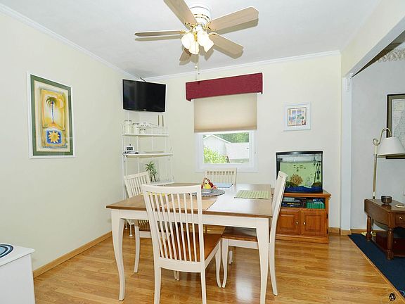 4th image of 5696 Williamsburg Way