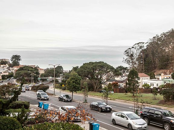 5th image of 1037 Portola Dr
