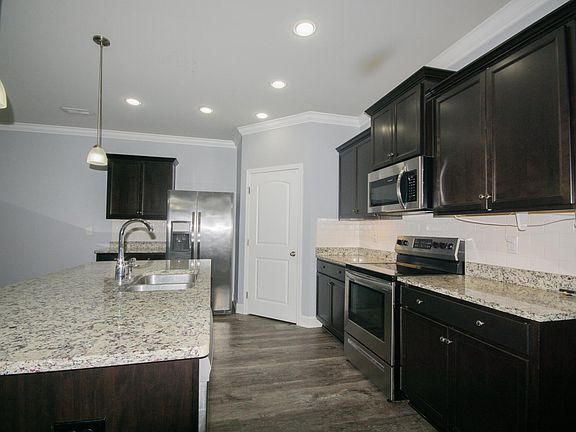 5th image of 180 Heritage Brook Dr NW