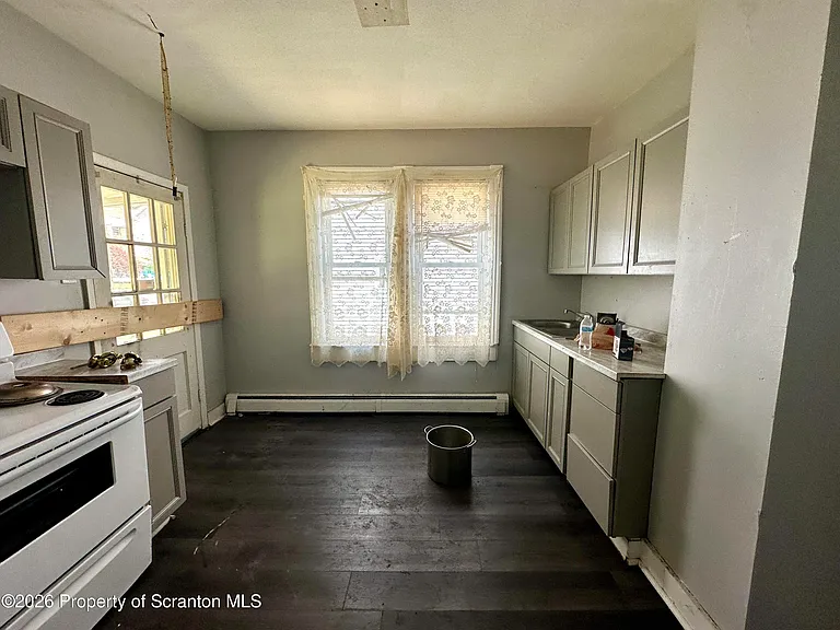 1031 Diamond Ave — Photo 3