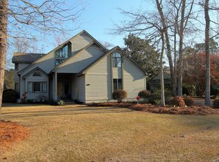 107 Fairway Dr E, Morehead City, NC 28557