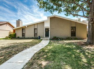3042 Robin Hill Ln, Garland, TX 75044