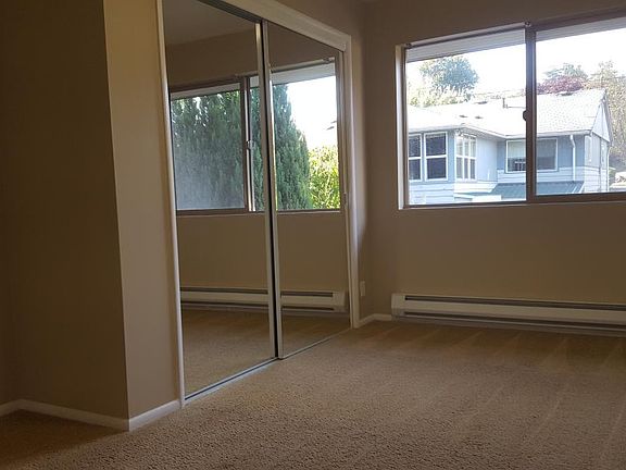 Spacious bedroom w/ closet space
