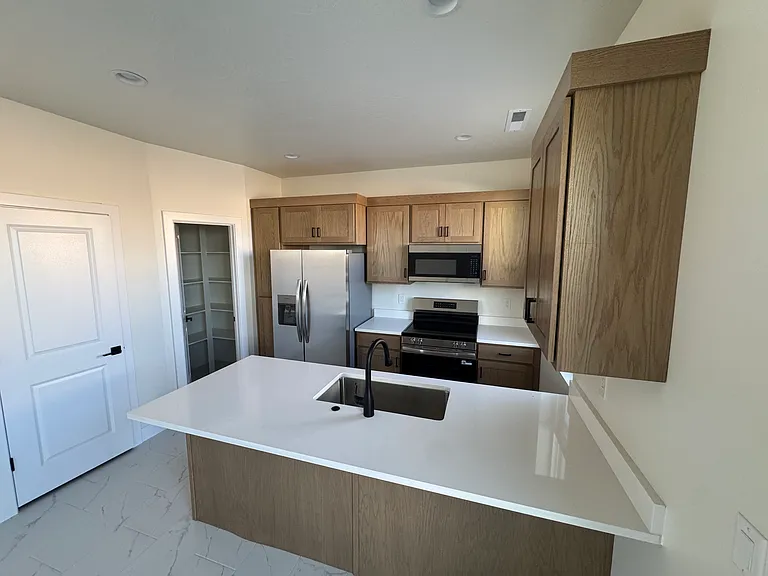 1934 E Riverside Dr #883 — Photo 4