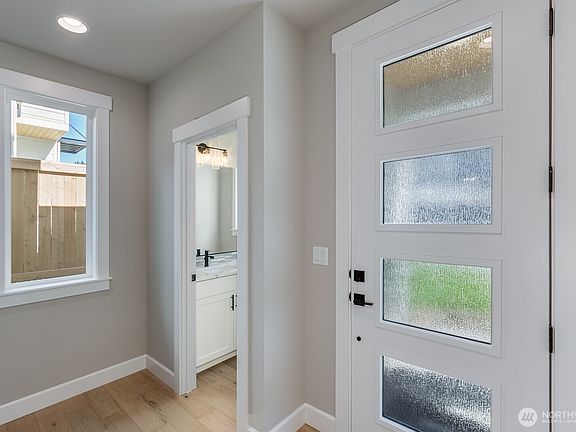5th image of 20313 94th Drive NE