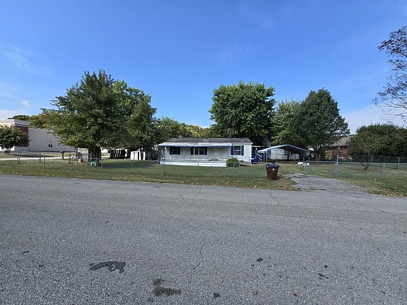 3rd image of 902 W Highland St