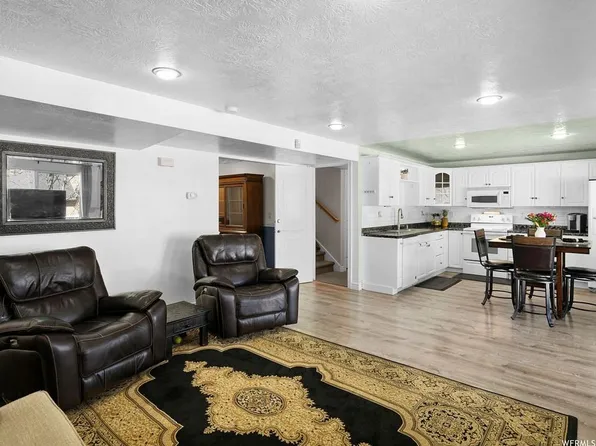 6857 S Bateman Field Dr, West Jordan, UT 84084