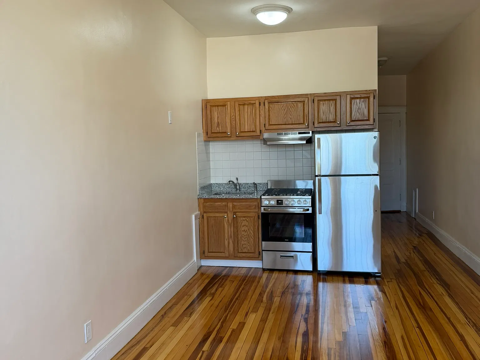Studio, 350 sqft, $1,650 — Photo 2