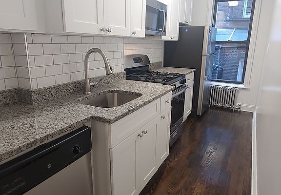 4th image of 425 West Broadway #C2