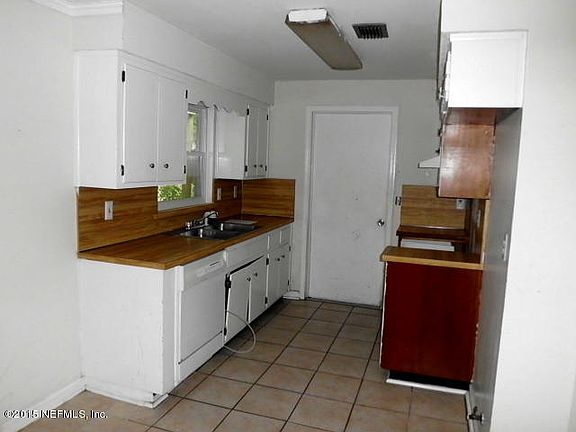 3rd image of 285 Pearwood Cir N